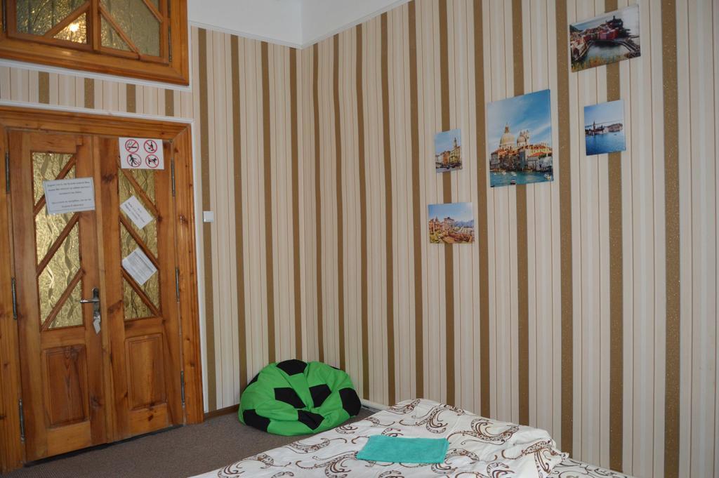 Lviv Lucky Hostel Esterno foto