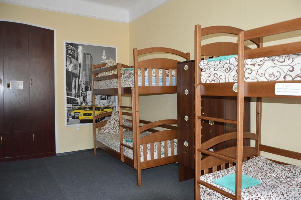 Lviv Lucky Hostel Esterno foto
